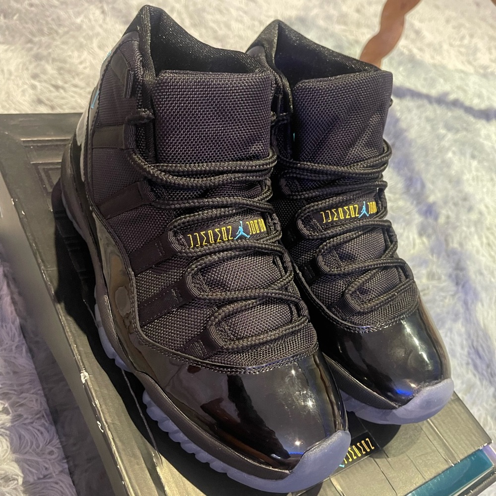 Jordan 11 Gamma size 9